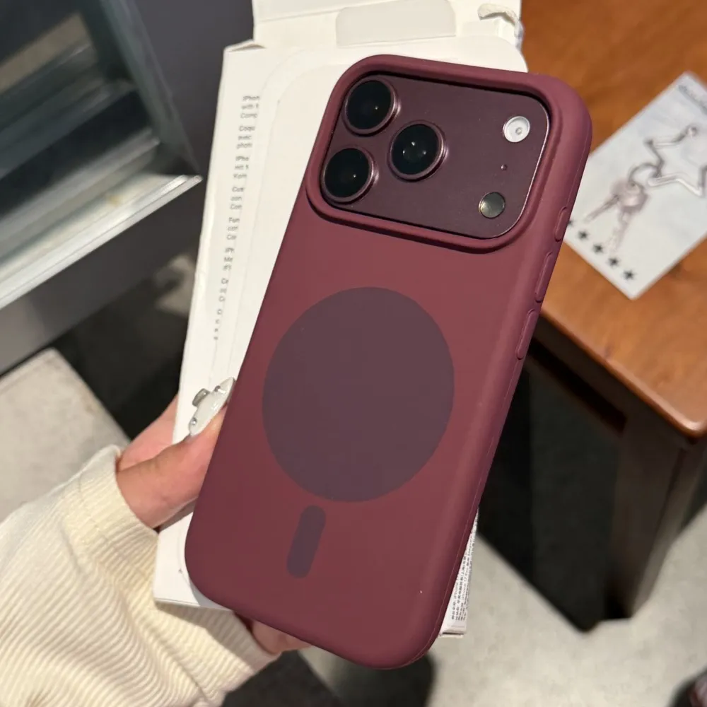 Liquid Silicone Magnetic Phone Case - iPhone 17、18、16、15、14、13 Pro Max、18 Pro、17 Pro、18